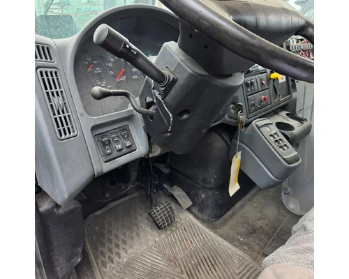 INTERNATIONAL 4400 Cab