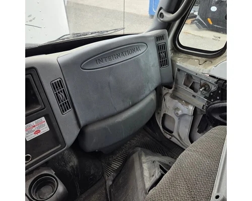 INTERNATIONAL 4400 Cab