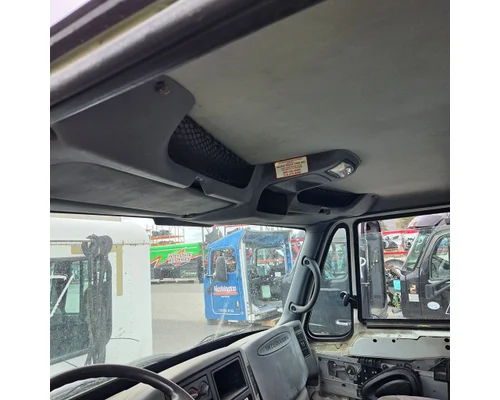 INTERNATIONAL 4400 Cab