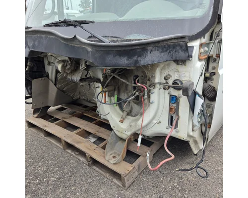 INTERNATIONAL 4400 Cab