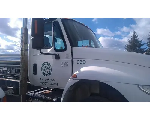 INTERNATIONAL 4400 Cab