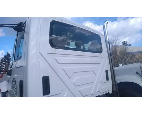 INTERNATIONAL 4400 Cab