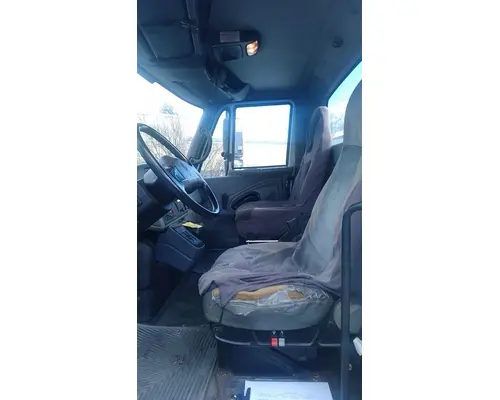INTERNATIONAL 4400 Cab
