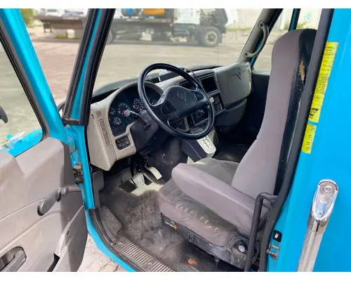 INTERNATIONAL 4400 Cab