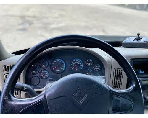 INTERNATIONAL 4400 Cab