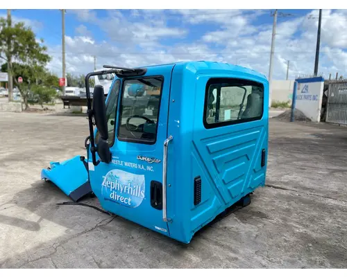 INTERNATIONAL 4400 Cab