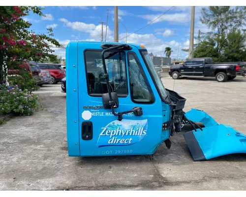 INTERNATIONAL 4400 Cab