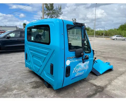 INTERNATIONAL 4400 Cab
