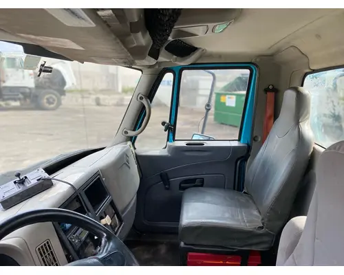 INTERNATIONAL 4400 Cab