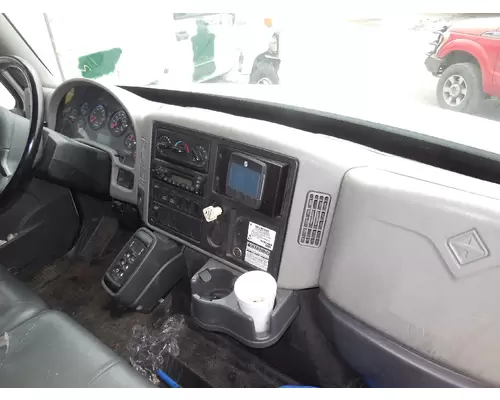 INTERNATIONAL 4400 Cab