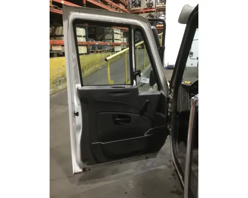 INTERNATIONAL 4400 Cab