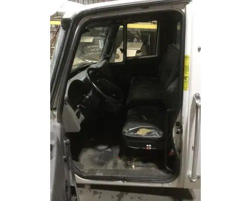 INTERNATIONAL 4400 Cab