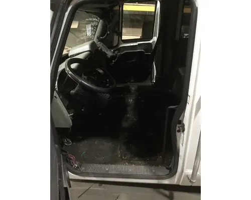 INTERNATIONAL 4400 Cab