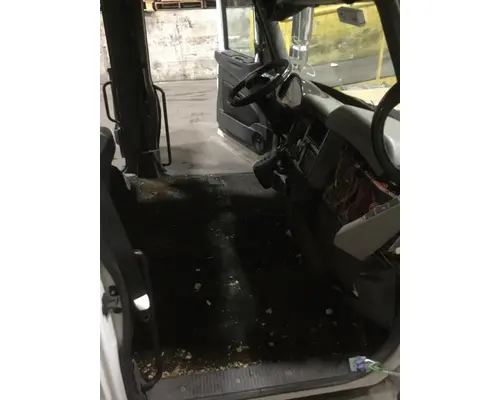 INTERNATIONAL 4400 Cab