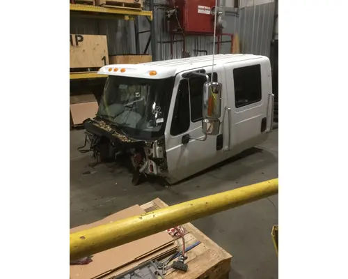 INTERNATIONAL 4400 Cab