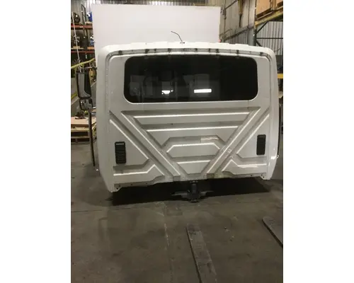 INTERNATIONAL 4400 Cab