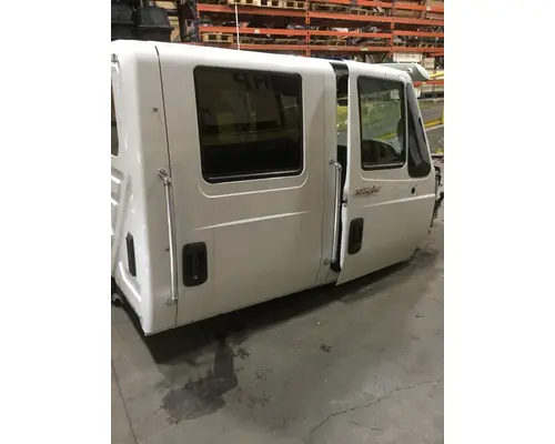INTERNATIONAL 4400 Cab