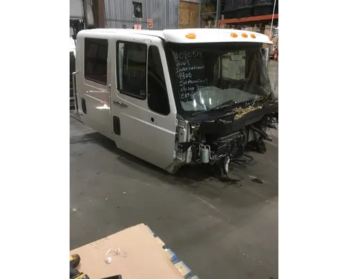 INTERNATIONAL 4400 Cab