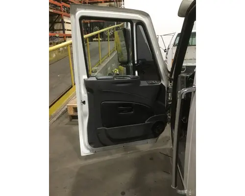 INTERNATIONAL 4400 Cab