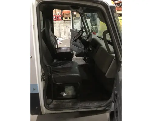 INTERNATIONAL 4400 Cab