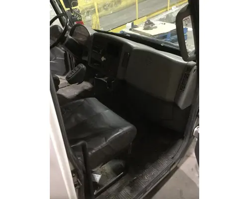 INTERNATIONAL 4400 Cab