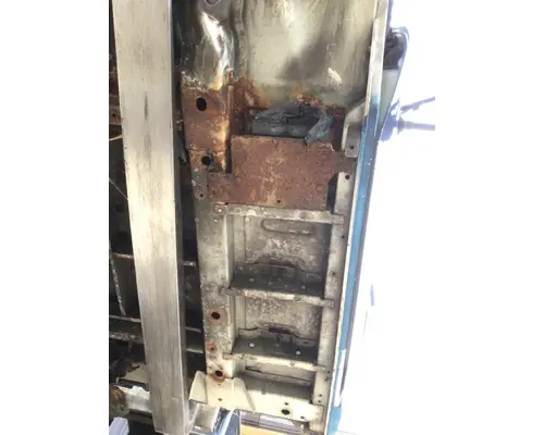 INTERNATIONAL 4400 Cab
