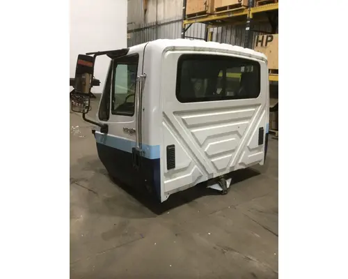 INTERNATIONAL 4400 Cab