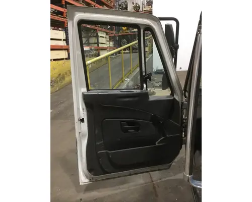 INTERNATIONAL 4400 Cab