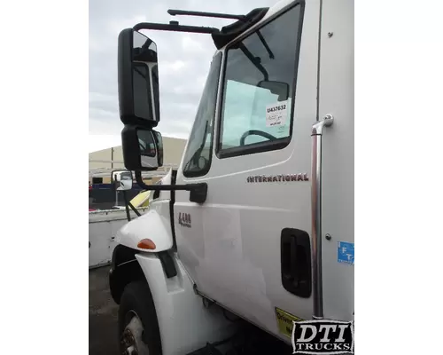 INTERNATIONAL 4400 Cab