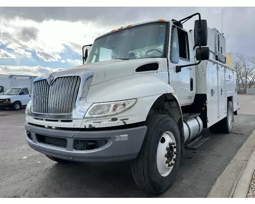 INTERNATIONAL 4400 Cab