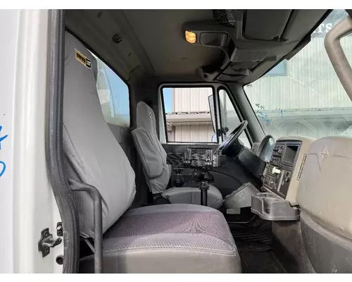 INTERNATIONAL 4400 Cab