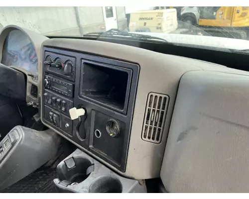 INTERNATIONAL 4400 Cab