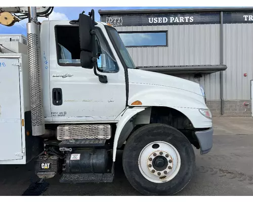 INTERNATIONAL 4400 Cab