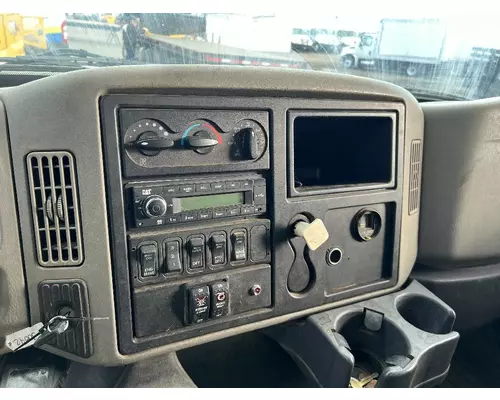 INTERNATIONAL 4400 Cab