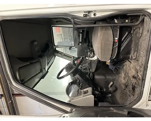 INTERNATIONAL 4400 Cab