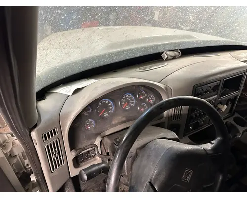 INTERNATIONAL 4400 Cab