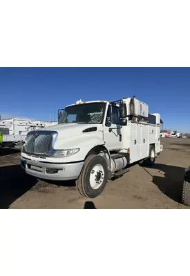 INTERNATIONAL 4400 Cab