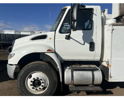 INTERNATIONAL 4400 Cab