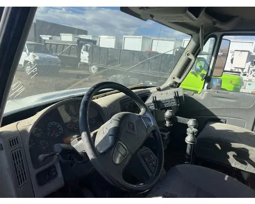 INTERNATIONAL 4400 Cab