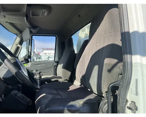 INTERNATIONAL 4400 Cab