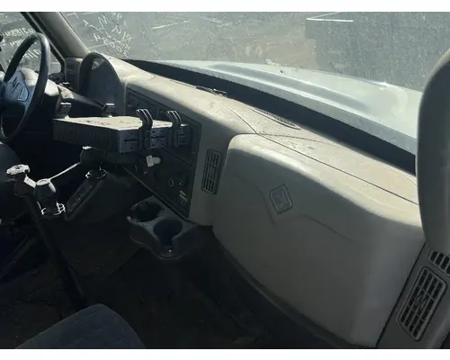 INTERNATIONAL 4400 Cab
