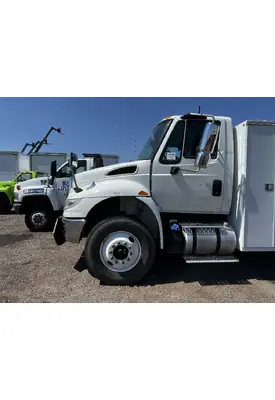 INTERNATIONAL 4400 Cab