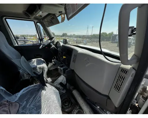 INTERNATIONAL 4400 Cab