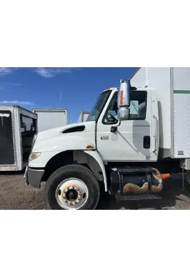 INTERNATIONAL 4400 Cab