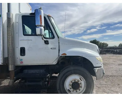 INTERNATIONAL 4400 Cab