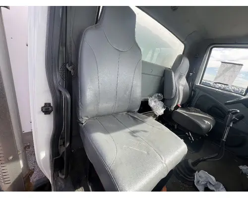 INTERNATIONAL 4400 Cab
