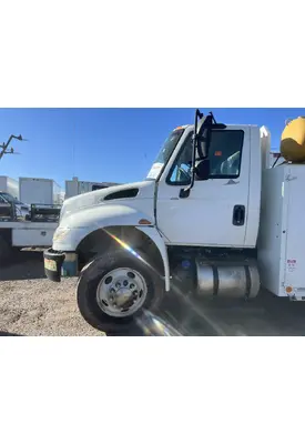INTERNATIONAL 4400 Cab