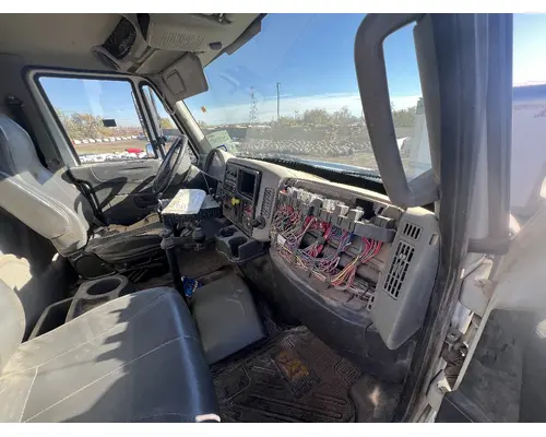 INTERNATIONAL 4400 Cab