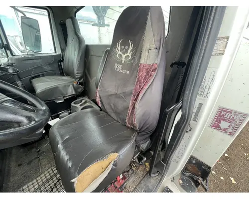 INTERNATIONAL 4400 Cab