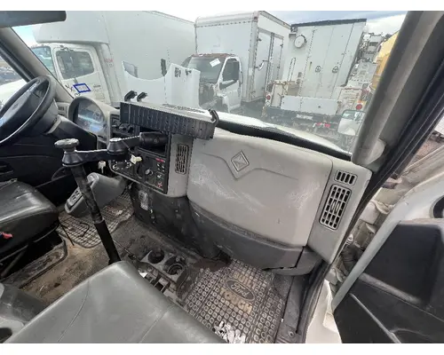 INTERNATIONAL 4400 Cab